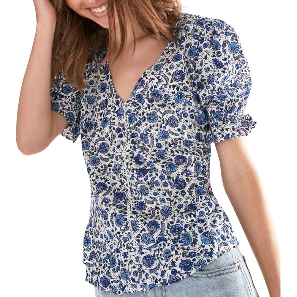 ✨SALE✨Lucky Brand Blue and White Floral Print Top - Size Large